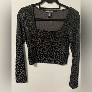 NWOT Sincerely Jules velvet burnout animal print crop top. Size Medium